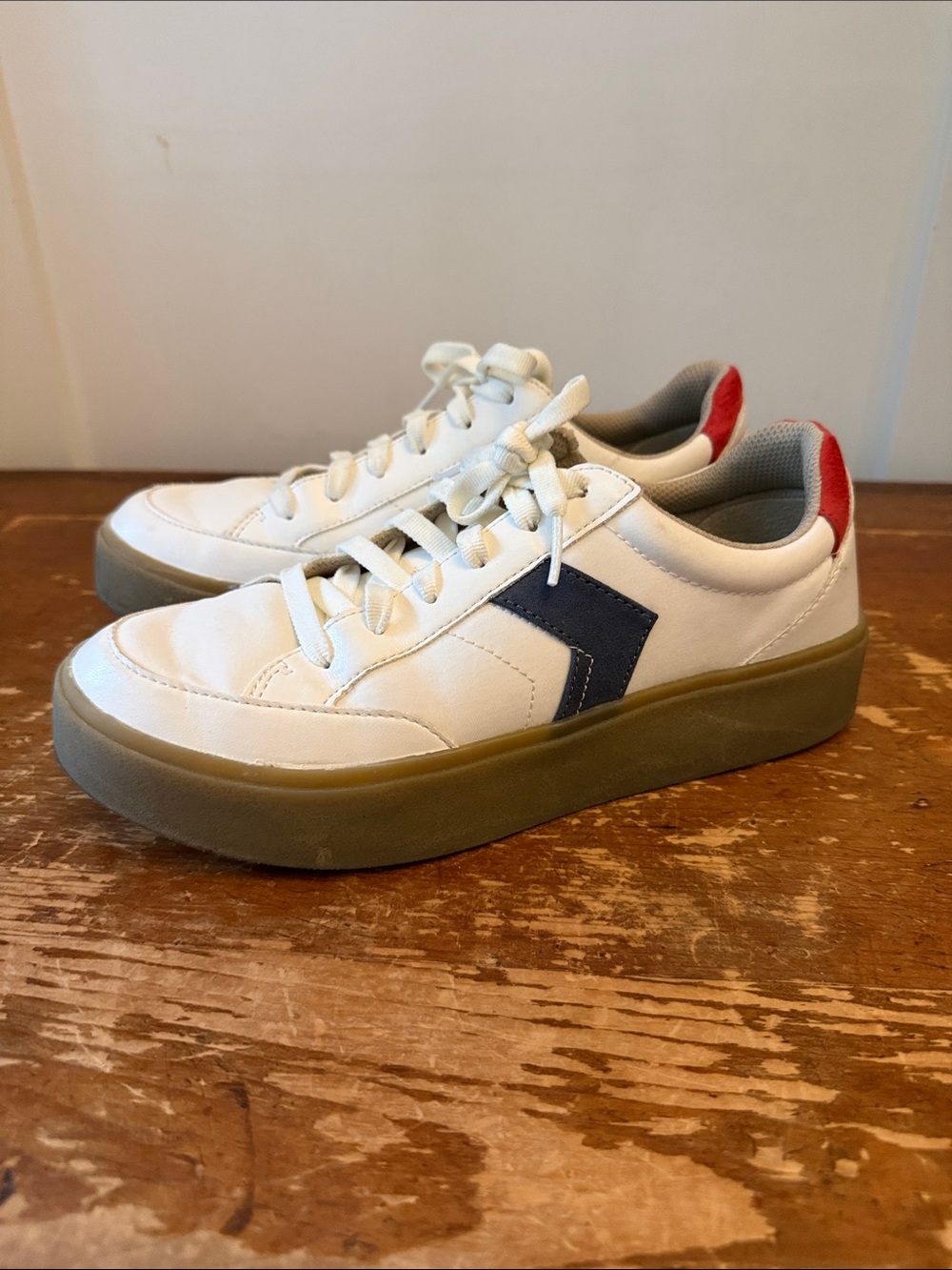 Dr Scholls Madison Lace tennis shoes.
Woman’s 8